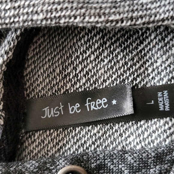 Large Just be free Hoodie - Picture 3 of 5